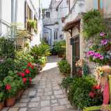 Si tratta di uno dei luoghi pi� fotografati del paese e questo per via dei suoi sfavillanti colori dovuti alle piante e ai fiori che qui vengono curati tutto l�anno dai residenti